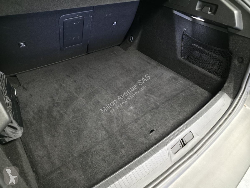 Véhicule utilitaire Peugeot 408 1.2i Hybrid...