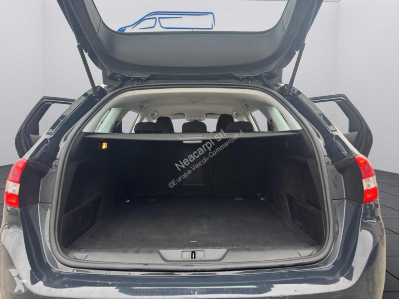 عربة نفعية Peugeot