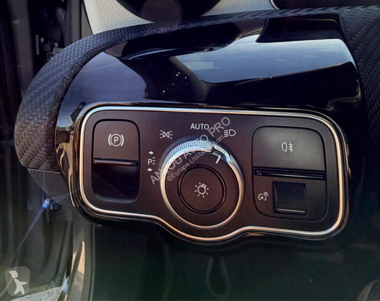 عربة نفعية Mercedes 180 D 7G-DCT STYLE LINE