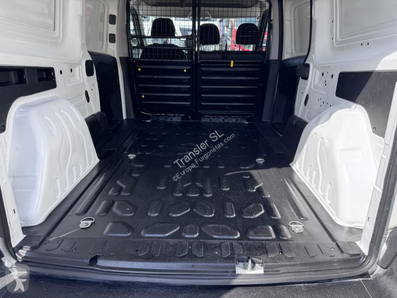 عربة نفعية Fiat  DOBLO