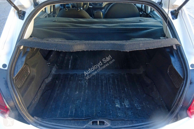 عربة نفعية Peugeot STE 1,2 VTI 82 BVA