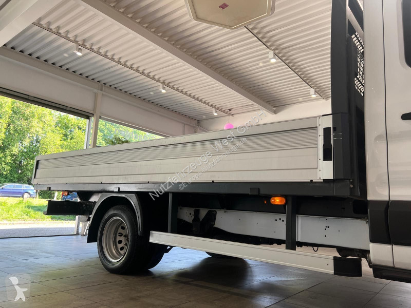 عربة نفعية Ford DoKa Maxi...