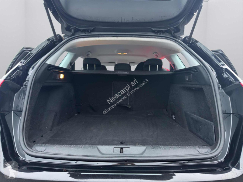 عربة نفعية Peugeot