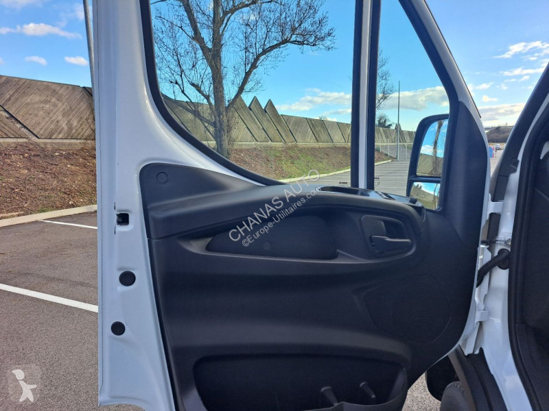 Véhicule utilitaire Iveco 35C18 A8 180CV 3L...