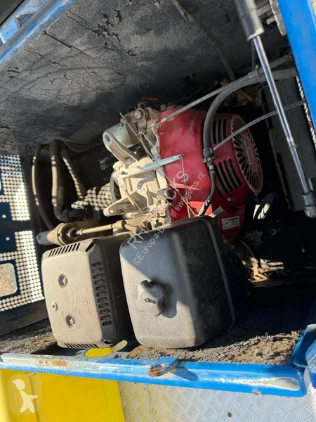 Furgoneta Nissan 35.13 met paus verhuislift 25...