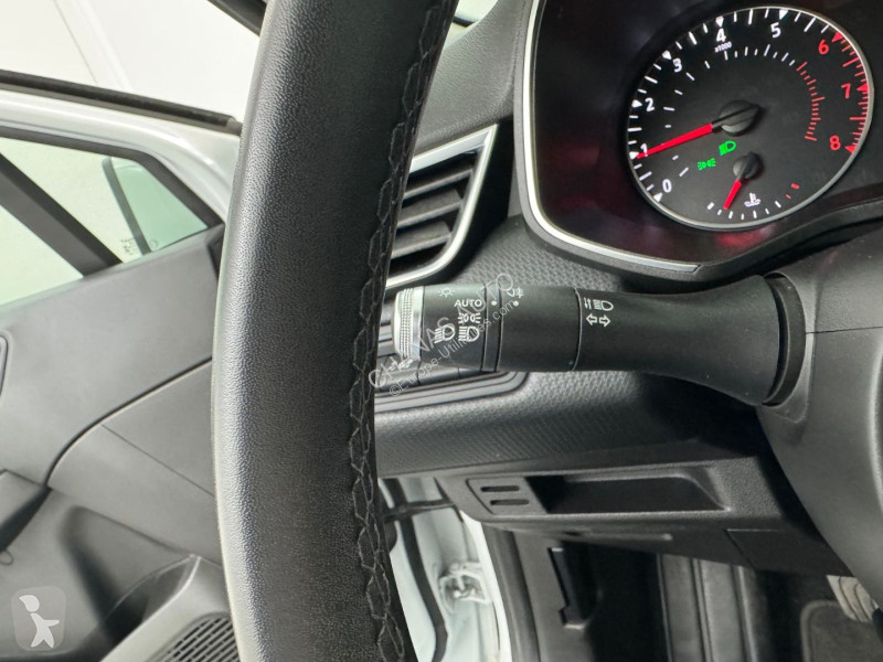 Комерційні автомобілі Renault 1.0 TCe 100 Zen Pack