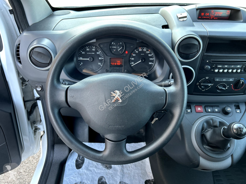 Véhicule utilitaire Peugeot Long Cabine...