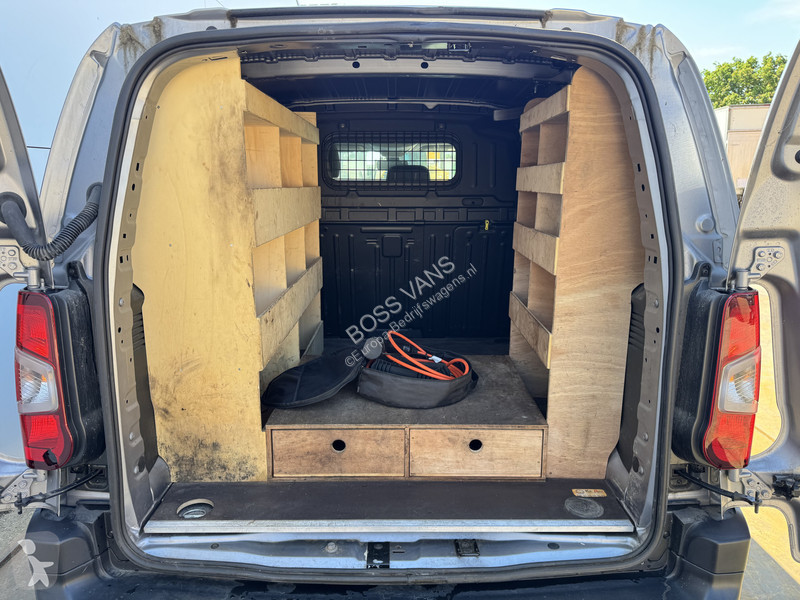 Furgoneta Toyota Comfort 50 kWh L1 Snelladen...