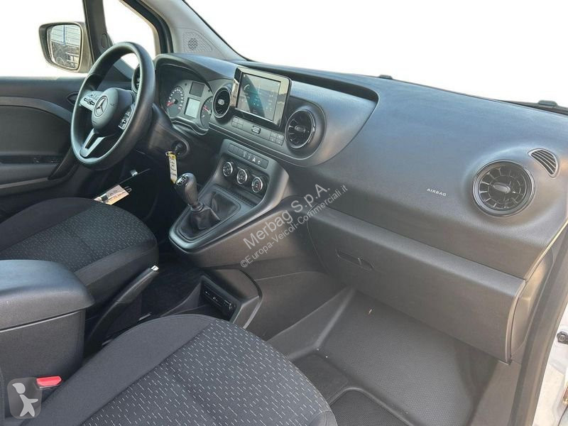 Veicolo commerciale Mercedes 112 cdi furgone Long