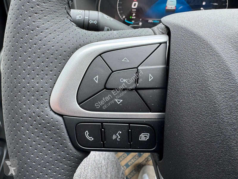 Véhicule utilitaire Iveco 35S18 HA8...