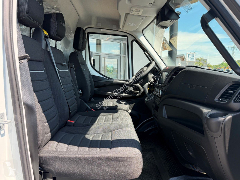 Véhicule utilitaire Iveco 35S16 HA8...