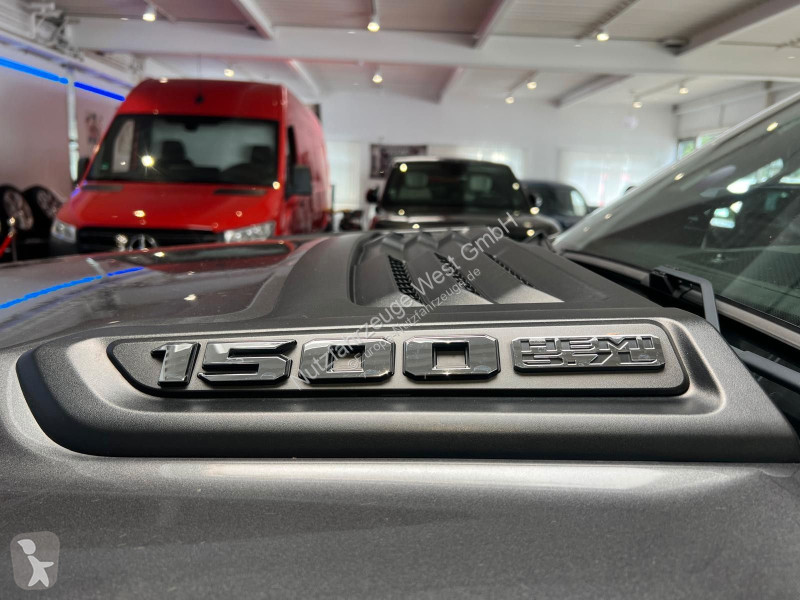 Samochód dostawczy Dodge RAM 1500 5,7 V8 Larami...