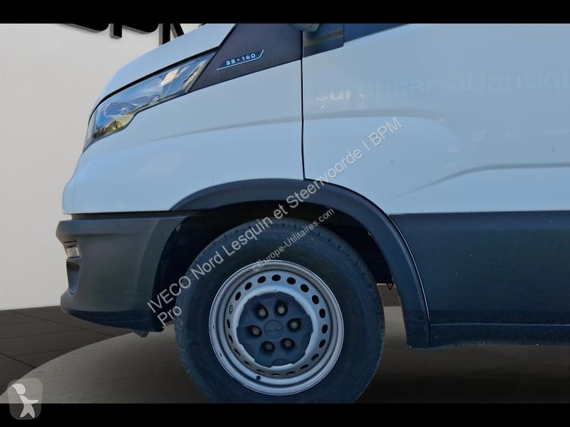 Véhicule utilitaire Iveco 35S Fg 35S14 V16