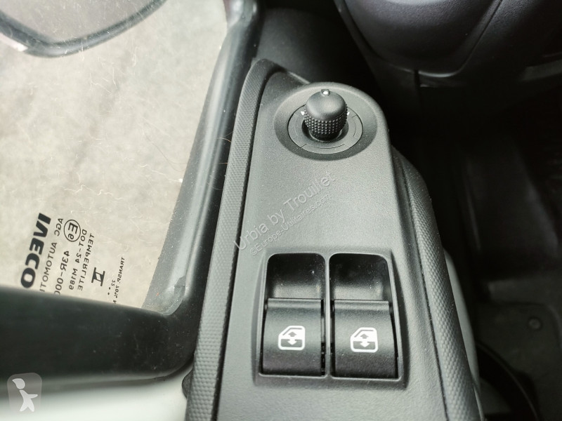 Véhicule utilitaire Iveco FRIGO 12M3 160 CV...