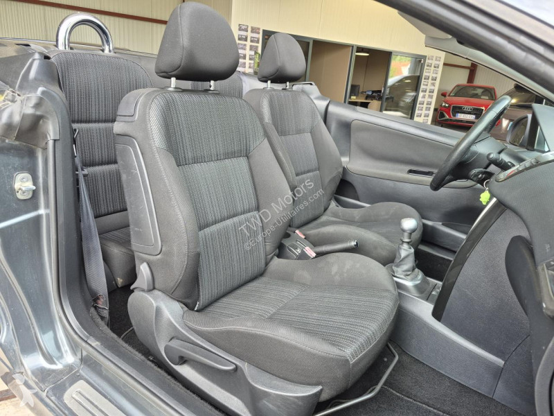 Véhicule utilitaire Peugeot 207 CC 1.6 HDi -...