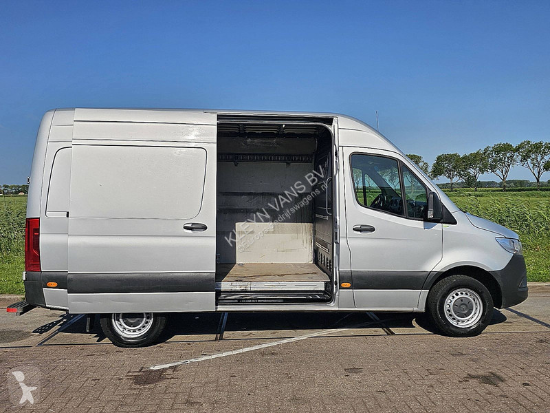 Коммерческий автомобиль Mercedes 317 L2H2...