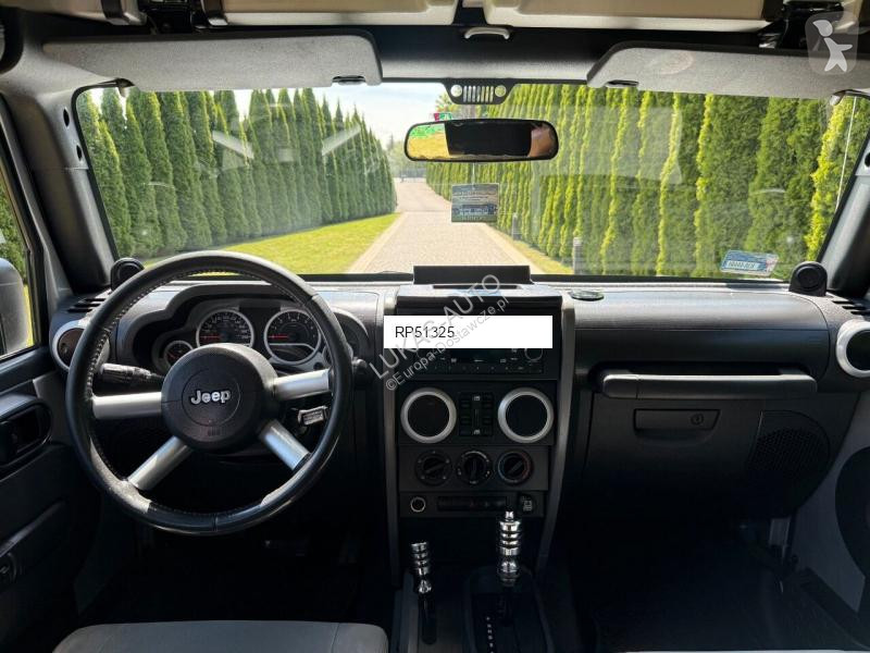 Samochód dostawczy Jeep Unlimited Sahara 3.8 Autom