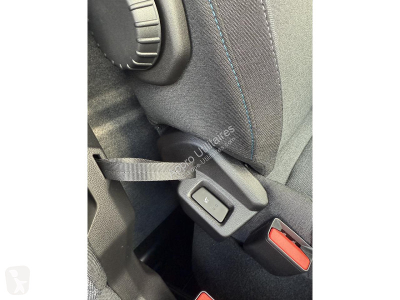 Véhicule utilitaire Nissan INTERSTAR Tekna 3.5t...