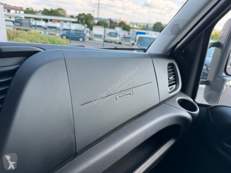 Véhicule utilitaire Iveco 70C18 HA8 3.0L A8...
