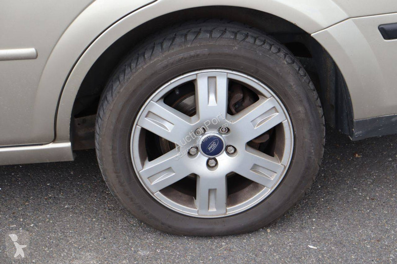 عربة نفعية Ford