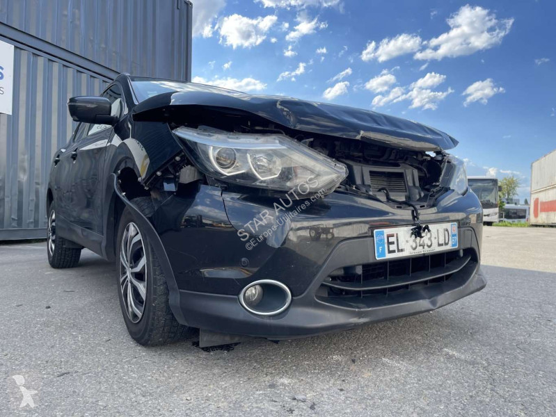 عربة نفعية Nissan