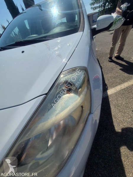 عربة نفعية Renault CLIO