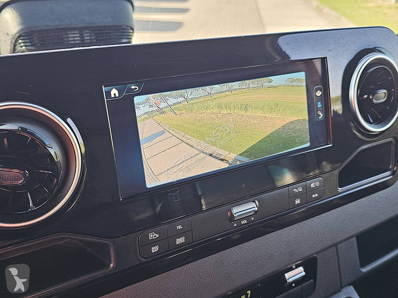 Коммерческий автомобиль Mercedes 311 L2H2...
