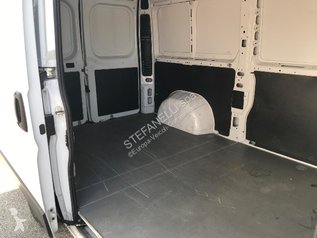 عربة نفعية Citroën Jumper 33 L2H2 2.2 bluehdi...