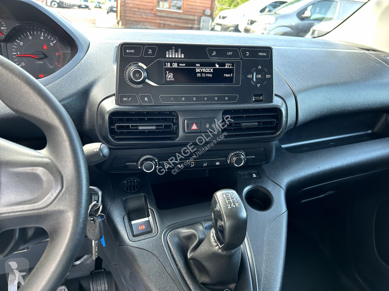 Furgoneta Peugeot Standard 1000KG Bluehdi 100...
