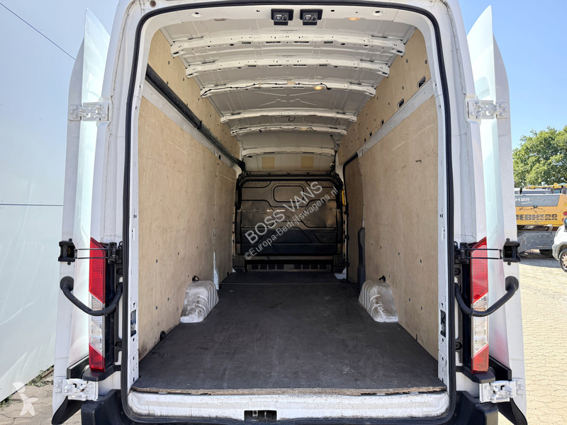 Véhicule utilitaire Ford 68kWh 184PK L4H3...