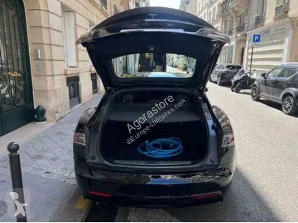 Véhicule utilitaire Tesla MODEL S