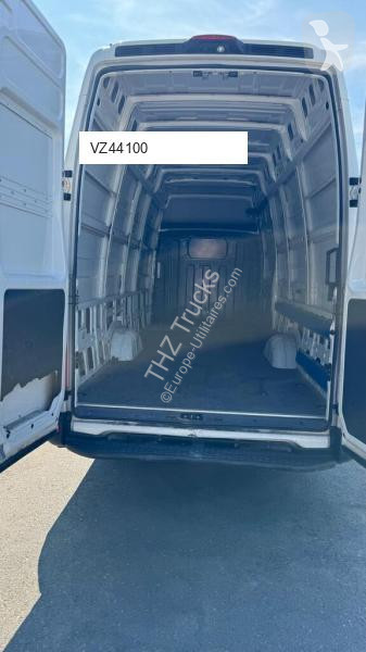 Samochód dostawczy Iveco 35S18 a