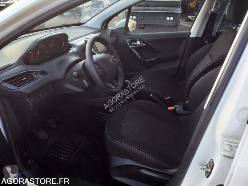 Peugeot 208 van