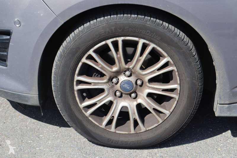 Véhicule utilitaire Ford Grand