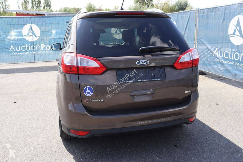 Véhicule utilitaire Ford Grand