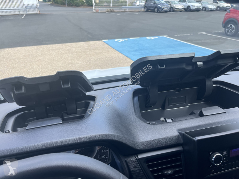 Коммерческий автомобиль Renault TRAFIC III FG...