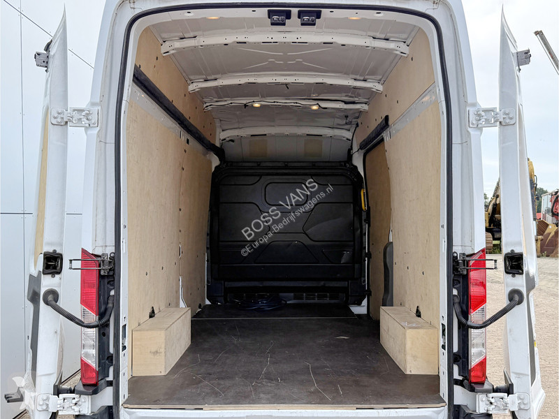 Véhicule utilitaire Ford 68kWh 184PK L3H3 317km...