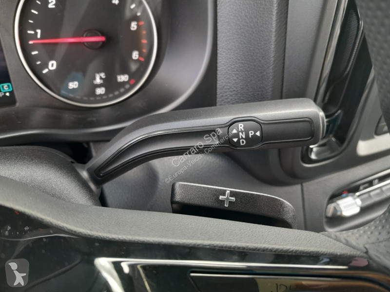 Véhicule utilitaire Mercedes Furgone