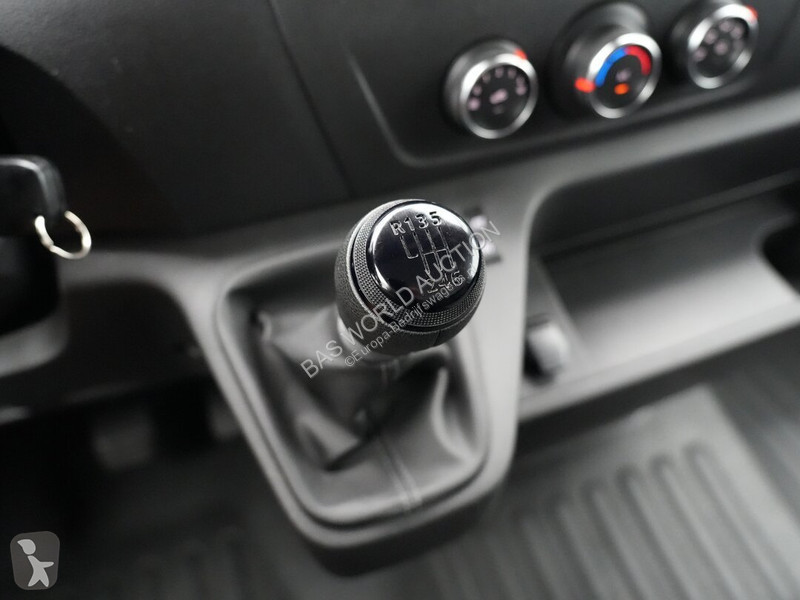 Véhicule utilitaire Renault 135PK