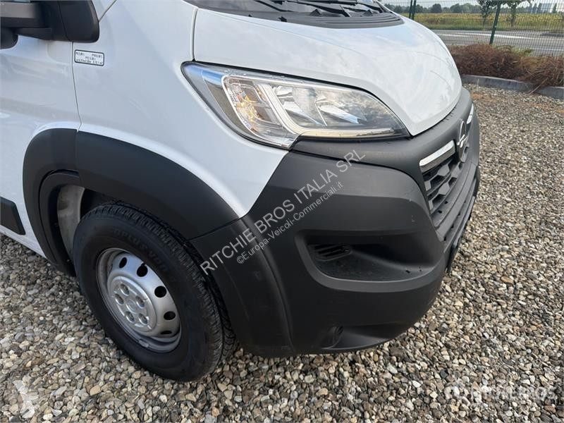 Véhicule utilitaire Opel 2.2