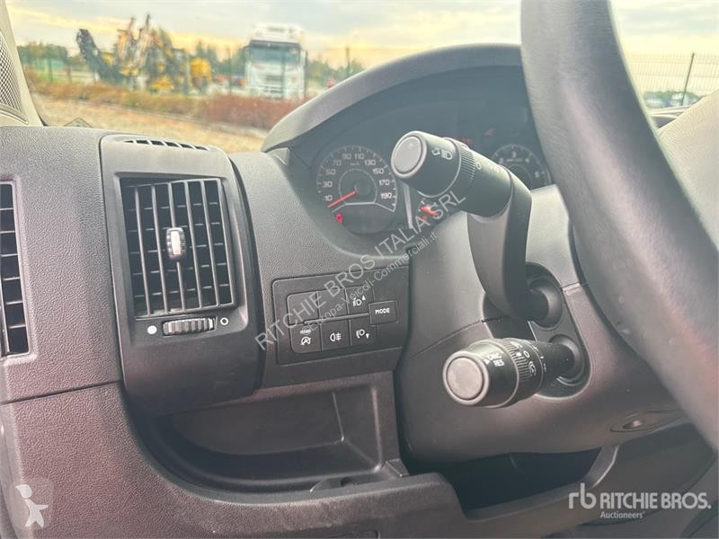 Véhicule utilitaire Opel 2.2