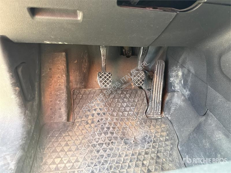 Комерційні автомобілі Volkswagen Cargo Van