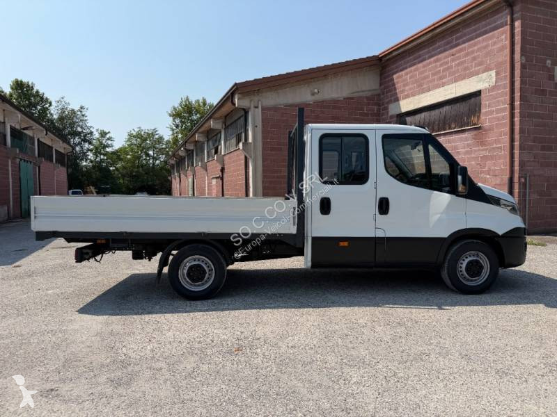 Лекотоварен автомобил Iveco 35S12