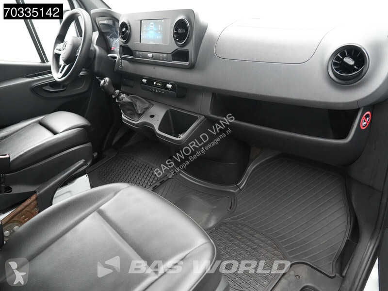 Комерційні автомобілі Mercedes 311 CDI Chassis...