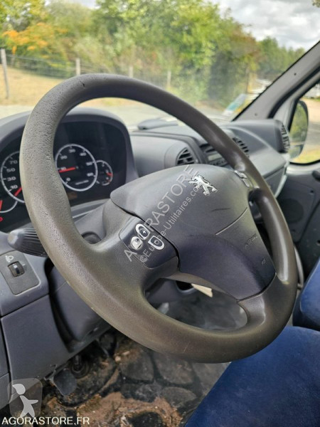 Лекотоварен автомобил Peugeot