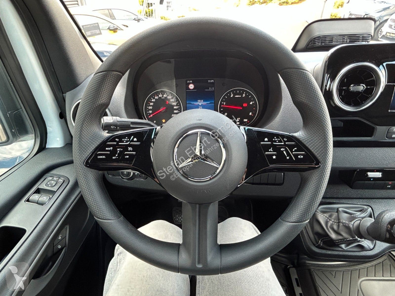 Лекотоварен автомобил Mercedes 317 CDI 4325...