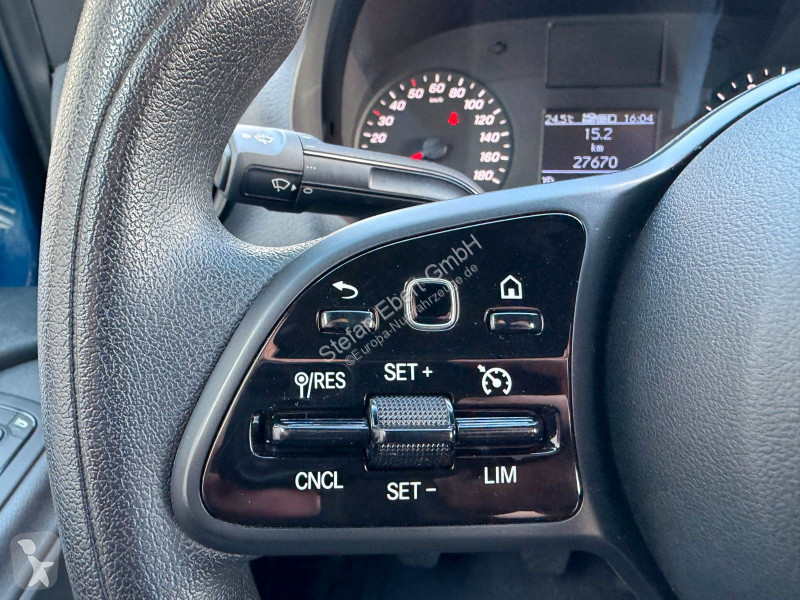 Лекотоварен автомобил Mercedes 215 CDI DoKa...