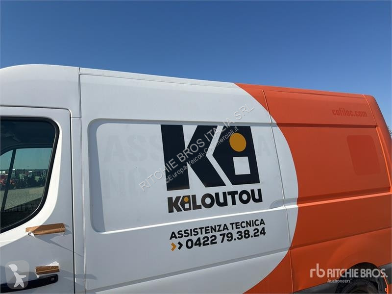 Furgoneta Nissan Cargo Van