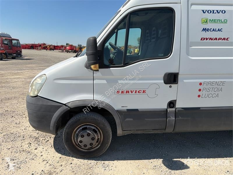 Furgoneta Iveco 35C15 Cargo Van
