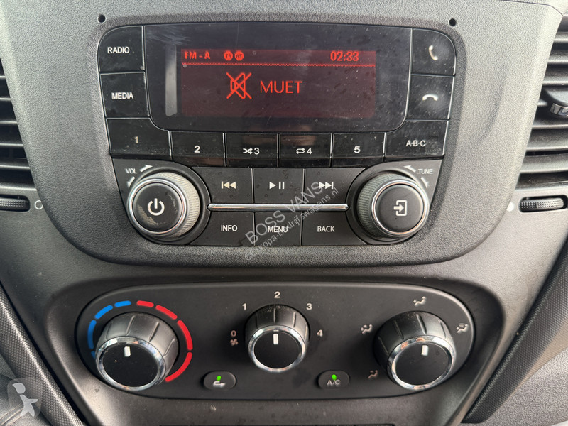 Furgoneta Iveco 35S14 2.3 352 L2H2 Airco Cruise...